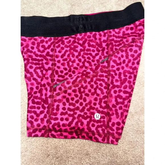 Retired print Lululemon What The Sport Short In Black/Pink Cheetah Print Size 4 - Picture 4 of 14